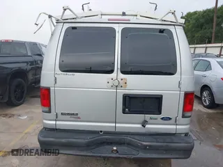 2009 Ford Econoline Cargo Commercial z VIN 1FTNE14W29DA56023, wystawiony jako IAAI lot #42362663 z przebiegiem 211 326 mil mil oraz . Historia ofert i sprzedaży dostępna na DreamBid. Obrazek 16.