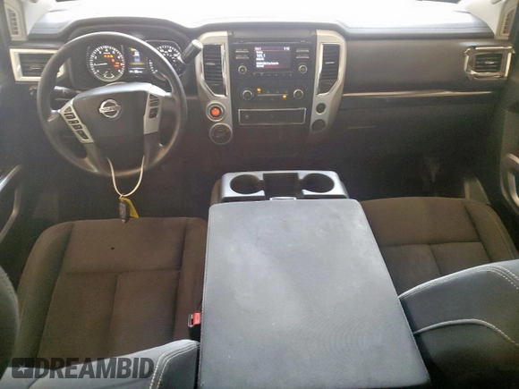 2017 Nissan Titan SV z VIN 1N6AA1EJ9HN569787, wystawiony jako Copart lot #59105715 z przebiegiem 116 332 mil mil oraz Czysty tytuł • Clean title. Historia ofert i sprzedaży dostępna na DreamBid. Obrazek 8.