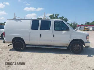 2013 Ford Econoline Cargo Commercial z VIN 1FTNE2EW4DDA25532, wystawiony jako IAAI lot #42136969 z przebiegiem 228 446 mil mil oraz . Historia ofert i sprzedaży dostępna na DreamBid. Obrazek 13.