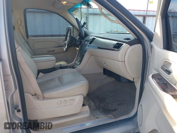 2007 Cadillac Escalade z VIN 1GYFK63857R338177, wystawiony jako IAAI lot #41615600 z przebiegiem 155 755 mil mil oraz . Historia ofert i sprzedaży dostępna na DreamBid. Obrazek 5.