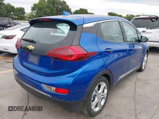 2017 Chevrolet Bolt EV LT z VIN 1G1FW6S09H4177071, wystawiony jako IAAI lot #42163824 z przebiegiem 65 327 mil mil oraz . Historia ofert i sprzedaży dostępna na DreamBid. Obrazek 4.