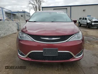 2018 Chrysler Pacifica Touring Plus with VIN 2C4RC1FG9JR108987, listed as a Copart auction lot 43200715 with 88,622 mi miles and Salvage title. Bid and sale history available at DreamBid. Image 5.