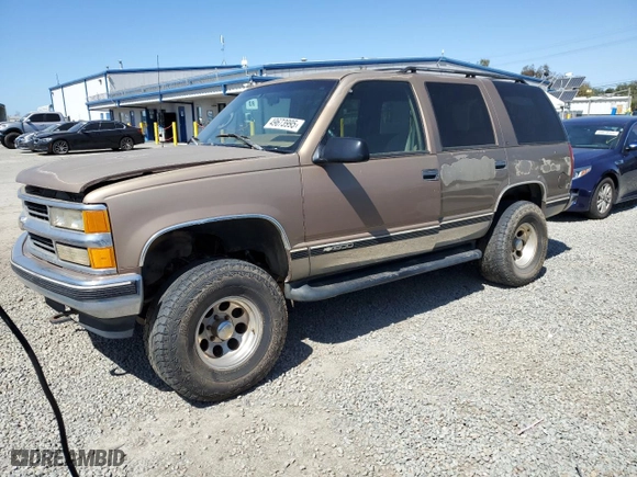 1995 Chevrolet Tahoe with VIN 1GNEK13K4SJ434901, listed as a Copart auction lot 49673995 with 23,917 mi miles and Clean Title. Bid and sale history available at carsss.com. Image 1.