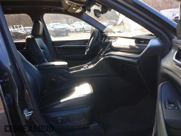 2024 Jeep Grand Cherokee Limited with VIN 1C4RJHBG3R8586947, listed as a IAAI auction lot 41172584 with 3,565 mi miles and . Bid and sale history available at DreamBid. Image 5.