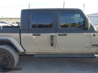 2020 Jeep Gladiator Sport S with VIN 1C6HJTAG3LL214469, listed as a IAAI auction lot 42017170 with 114,599 mi miles. Bid and sale history available at carsss.com. Image 13.