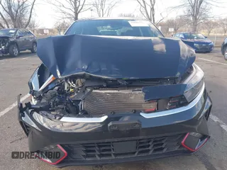 2023 Kia Forte GT-Line z VIN 3KPF54ADXPE580248, wystawiony jako IAAI lot #41601138 z przebiegiem 21 881 mil mil oraz . Historia ofert i sprzedaży dostępna na DreamBid. Obrazek 12.