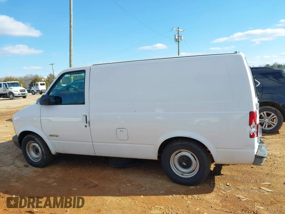 2000 Chevrolet Astro Cargo Van with VIN 1GCDM19W8YB190830, listed as a IAAI auction lot 41632529 with 278,111 mi miles. Bid and sale history available at carsss.com. Image 14.