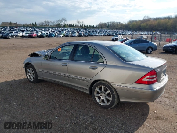 2007 Mercedes-Benz C z VIN WDBRF87H97F851056, wystawiony jako IAAI lot #42084412 z przebiegiem 1 173 665 mil mil oraz . Historia ofert i sprzedaży dostępna na DreamBid. Obrazek 3.