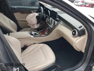 2016 Mercedes-Benz C 300 Luxury z VIN 55SWF4KB8GU138698, wystawiony jako IAAI lot #39263416 z przebiegiem 122 083 mil mil oraz . Historia ofert i sprzedaży dostępna na DreamBid. Obrazek 5.