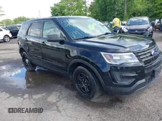 2018 Ford Police Interceptor Utility z VIN 1FM5K8AR4JGB93026, wystawiony jako IAAI lot #41975110 z przebiegiem 104 386 mil mil oraz . Historia ofert i sprzedaży dostępna na DreamBid. Obrazek 1.
