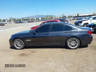 2015 BMW 7 Series 750i с VIN WBAYA8C59FD825698, выставлен на аукционе IAAI как лот 42009098 с пробегом 71 639 миль миль и . История ставок и продаж доступна на DreamBid. Изображение 13.