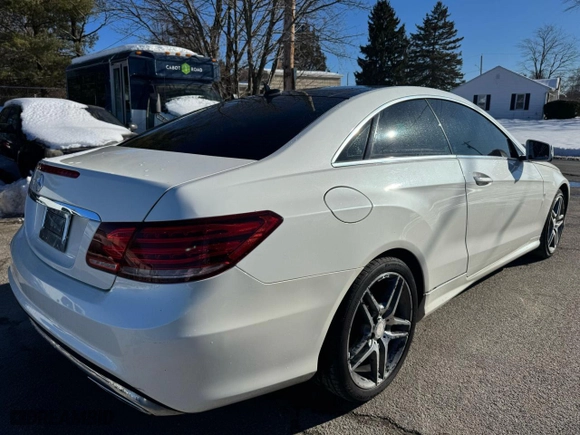 2014 Mercedes-Benz E-Class E 550 with VIN WDDKJ7DB6EF243798, listed as a Copart auction lot 46941415 with 117,074 mi miles and Clean Title. Bid and sale history available at carsss.com. Image 4.