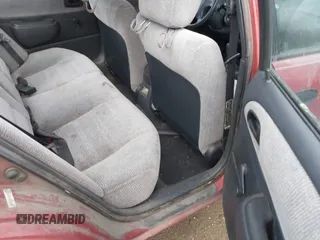 1997 Geo Prizm z VIN 1Y1SK5268VZ435011, wystawiony jako IAAI lot #41708659 z przebiegiem 179 316 mil mil oraz . Historia ofert i sprzedaży dostępna na DreamBid. Obrazek 8.