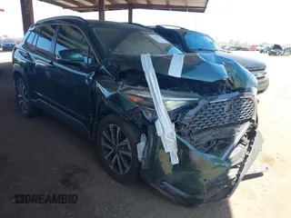 2022 Toyota Corolla Cross XLE z VIN 7MUEAABG5NV021455, wystawiony jako IAAI lot #42689624 z przebiegiem 76 125 mil mil oraz . Historia ofert i sprzedaży dostępna na DreamBid. Obrazek 1.
