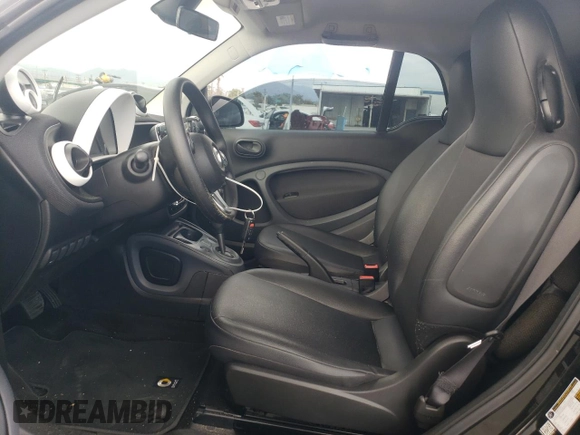 2016 Smart fortwo Passion z VIN WMEFJ5DAXGK069026, wystawiony jako Copart lot #53535045 z przebiegiem 34 410 mil mil oraz Tytuł czysty. Historia ofert i sprzedaży dostępna na DreamBid. Obrazek 7.
