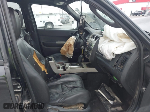2011 Ford Escape XLT with VIN 1FMCU0D71BKA19572, listed as a IAAI auction lot 41226720 with 1 mi miles. Bid and sale history available at carsss.com. Image 5.