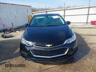 2017 Chevrolet Cruze LS z VIN 1G1BC5SM3H7117757, wystawiony jako IAAI lot #41870272 z przebiegiem 138 949 mil mil oraz . Historia ofert i sprzedaży dostępna na DreamBid. Obrazek 12.