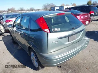 2006 Ford Focus S z VIN 1FAFP37N16W164037, wystawiony jako IAAI lot #41035779 z przebiegiem 251 770 mil mil oraz . Historia ofert i sprzedaży dostępna na DreamBid. Obrazek 3.