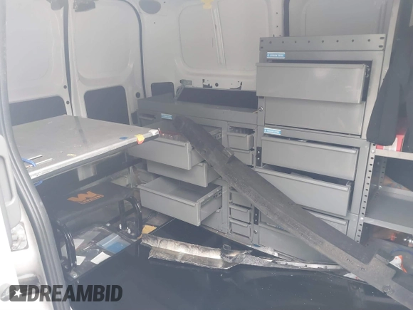 2019 Nissan NV200 S z VIN 3N6CM0KN5KK708070, wystawiony jako IAAI lot #41631390 z przebiegiem 113 335 mil mil oraz . Historia ofert i sprzedaży dostępna na DreamBid. Obrazek 8.