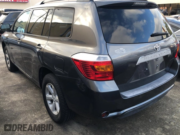2010 Toyota Highlander with VIN 5TDZK3EH1AS010097, listed as a Copart auction lot 82418184 with 228,242 mi miles and Clean title. Bid and sale history available at DreamBid. Image 3.