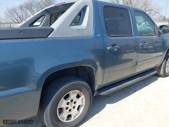 2009 Chevrolet Avalanche LT w/2LT with VIN 3GNEC22029G165697, listed as a IAAI auction lot 41797139 with 204,277 mi miles. Bid and sale history available at carsss.com. Image 6.