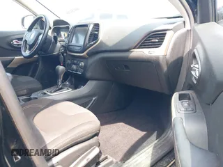 2017 Jeep Cherokee Latitude z VIN 1C4PJMCS7HD219932, wystawiony jako IAAI lot #40131246 z przebiegiem 97 795 mil mil oraz . Historia ofert i sprzedaży dostępna na DreamBid. Obrazek 5.