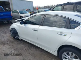 2015 Nissan Altima 2.5 S with VIN 1N4AL3AP8FC160830, listed as a IAAI auction lot 41561952 with 209,134 mi miles. Bid and sale history available at carsss.com. Image 15.
