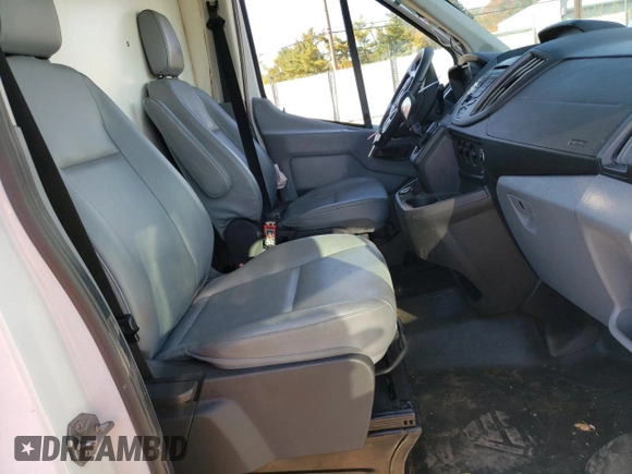 2018 Ford Transit z VIN 1FTYR2CMXJKA73854, wystawiony jako Copart lot #81051414 z przebiegiem Nie podano mil oraz Szkody całkowita. Historia ofert i sprzedaży dostępna na DreamBid. Obrazek 7.