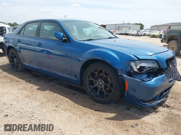 2020 Chrysler 300 S z VIN 2C3CCABG7LH188735, wystawiony jako IAAI lot #42051069 z przebiegiem 83 536 mil mil oraz . Historia ofert i sprzedaży dostępna na DreamBid. Obrazek 1.