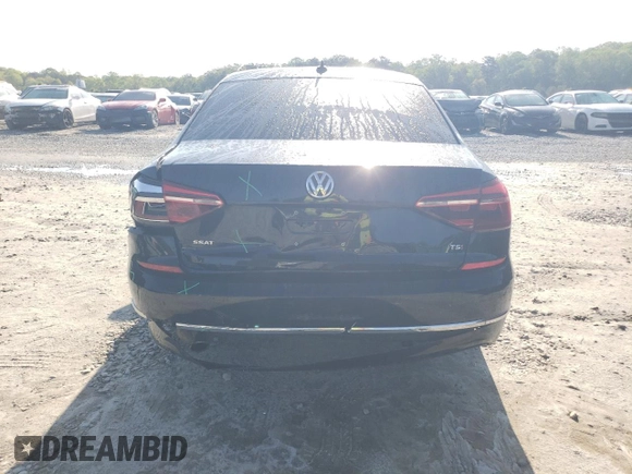2018 Volkswagen Passat S z VIN 1VWAA7A3XJC045947, wystawiony jako Copart lot #51825425 z przebiegiem 74 687 mil mil oraz Szkoda całkowita • Salvage title. Historia ofert i sprzedaży dostępna na DreamBid. Obrazek 6.