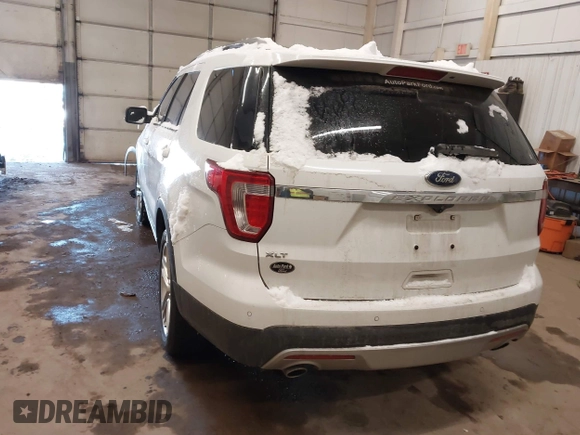 2017 Ford Explorer XLT with VIN 1FM5K7D8XHGC60896, listed as a IAAI auction lot 41409272 with 111,545 mi miles and . Bid and sale history available at carsss.com. Image 3.