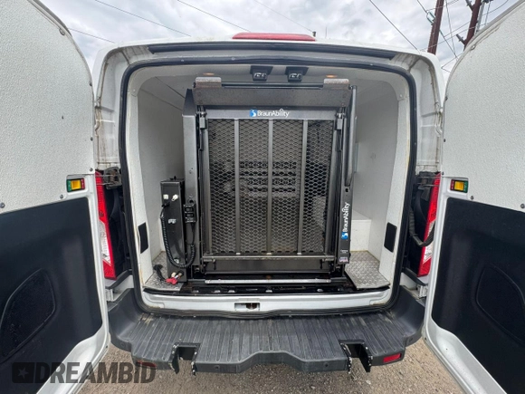 2015 Ford Transit z VIN 1FTNR1ZV2FKA67471, wystawiony jako Copart lot #59315505 z przebiegiem 143 167 mil mil oraz Czysty tytuł • Clean title. Historia ofert i sprzedaży dostępna na DreamBid. Obrazek 6.