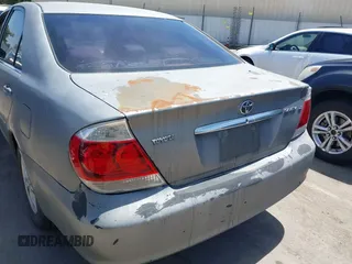 2005 Toyota Camry STD z VIN 4T1BE32K95U556765, wystawiony jako IAAI lot #42288424 z przebiegiem 232 413 mil mil oraz . Historia ofert i sprzedaży dostępna na DreamBid. Obrazek 6.