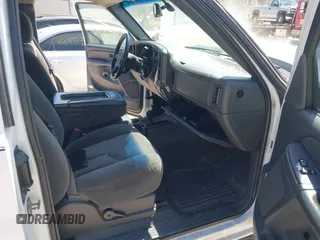 2006 Chevrolet Silverado 1500 LT1 with VIN 2GCEK19B061108884, listed as a IAAI auction lot 42072137 with 299,000 mi miles. Bid and sale history available at carsss.com. Image 5.