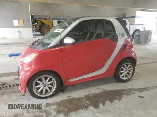 2014 Smart fortwo Passion z VIN WMEEJ9AA3EK792026, wystawiony jako Copart lot #60184015 z przebiegiem Nie podano mil oraz Czysty tytuł • Clean title. Historia ofert i sprzedaży dostępna na DreamBid. Obrazek 1.