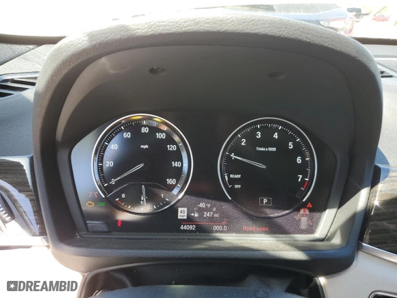 2018 BMW X1 sDrive28i with VIN WBXHU7C31J5L06010, listed as a Copart auction lot 50690995 with 44,092 mi miles and Salvage Title. Bid and sale history available at carsss.com. Image 9.