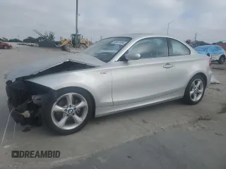 2009 BMW 1 Series 128i with VIN WBAUP73599VK76235, listed as a Copart auction lot 85597494 with 91,461 mi miles and Salvage Title. Bid and sale history available at carsss.com. Image 1.
