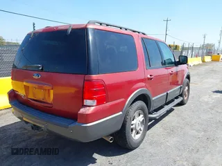 2005 Ford Expedition Special Service with VIN 1FMFU16575LA44568, listed as a IAAI auction lot 42056038 with 83,586 mi miles. Bid and sale history available at carsss.com. Image 4.