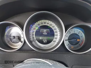 2015 Mercedes-Benz C 250 z VIN WDDGJ4HBXFG390555, wystawiony jako IAAI lot #42288436 z przebiegiem 93 665 mil mil oraz . Historia ofert i sprzedaży dostępna na DreamBid. Obrazek 16.
