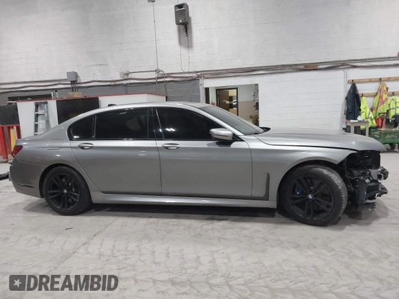 2020 BMW 7 Series 750i xDrive with VIN WBA7U2C06LBX84829, listed as a IAAI auction lot 41748781 with 70,450 mi miles. Bid and sale history available at carsss.com. Image 14.