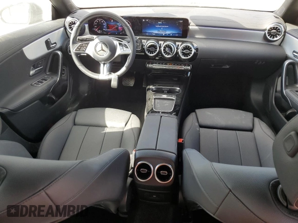 2025 Mercedes-Benz CLA 250 z VIN W1K5J4GB3SN528161, wystawiony jako Copart lot #49982195 z przebiegiem 10 455 mil mil oraz Czysty tytuł • Clean title. Historia ofert i sprzedaży dostępna na DreamBid. Obrazek 8.