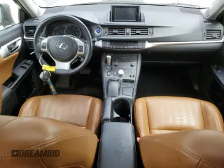 2013 Lexus CT 200h z VIN JTHKD5BH7D2155912, wystawiony jako Copart lot #65321565 z przebiegiem 119 024 mil mil oraz Czysty tytuł • Clean title. Historia ofert i sprzedaży dostępna na DreamBid. Obrazek 8.