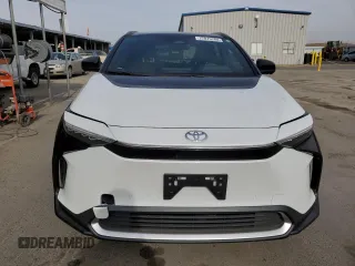 2023 Subaru Solterra Premium z VIN JTMABABA2PA003481, wystawiony jako Copart lot #77875784 z przebiegiem 8 522 mil mil oraz Szkoda całkowita • Salvage title. Historia ofert i sprzedaży dostępna na DreamBid. Obrazek 5.