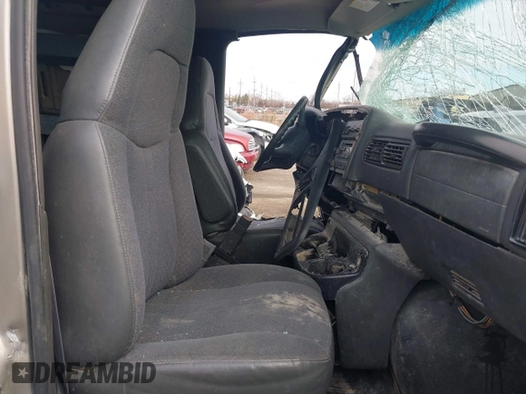 2002 GMC Savana z VIN 1GTHG39R121203395, wystawiony jako IAAI lot #41739349 z przebiegiem 140 692 mil mil oraz . Historia ofert i sprzedaży dostępna na DreamBid. Obrazek 5.