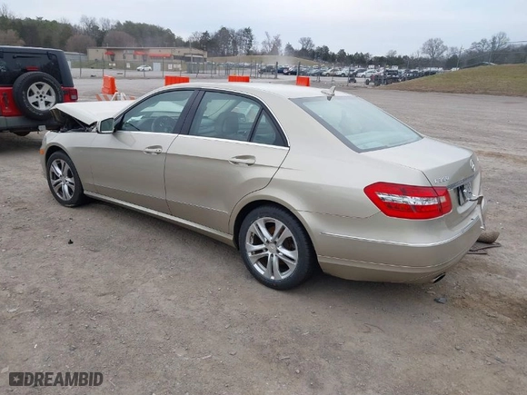 2011 Mercedes-Benz E-Class E 350 Luxury with VIN WDDHF8HB7BA449152, listed as a IAAI auction lot 41757898 with 185,324 mi miles. Bid and sale history available at carsss.com. Image 3.