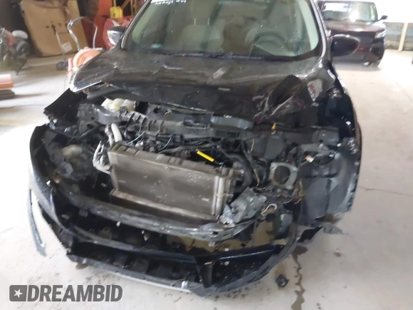 2014 Ford Escape SE with VIN 1FMCU0GX9EUB21853, listed as a IAAI auction lot 40313063 with 106,687 mi miles. Bid and sale history available at carsss.com. Image 6.
