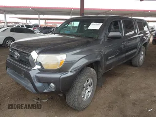 2013 Toyota Tacoma z VIN 3TMLU4EN9DM106995, wystawiony jako IAAI lot #42373093 z przebiegiem Nie podano mil oraz . Historia ofert i sprzedaży dostępna na DreamBid. Obrazek 17.