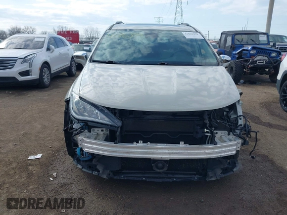 2017 Chrysler Pacifica Limited with VIN 2C4RC1GG6HR592464, listed as a IAAI auction lot 41868991 with 84,071 mi miles and . Bid and sale history available at DreamBid. Image 6.