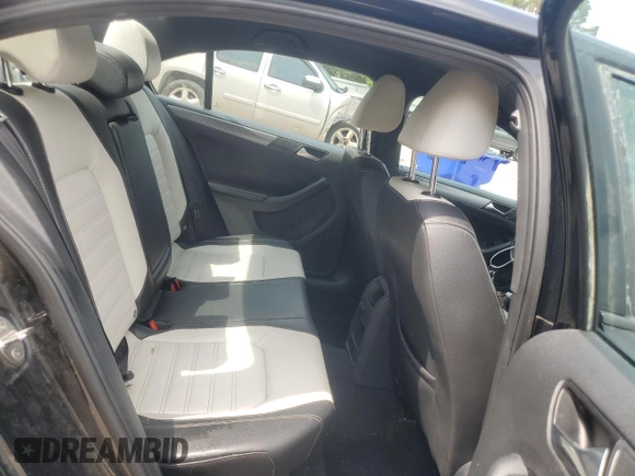 2016 Volkswagen Jetta Sport z VIN 3VWD17AJ1GM325548, wystawiony jako Copart lot #60847955 z przebiegiem 189 568 mil mil oraz Czysty tytuł • Clean title. Historia ofert i sprzedaży dostępna na DreamBid. Obrazek 10.