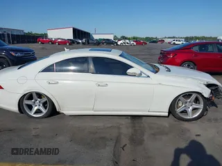 2008 Mercedes-Benz CLS 550 z VIN WDDDJ72X08A118188, wystawiony jako IAAI lot #42043453 z przebiegiem 111 798 mil mil oraz . Historia ofert i sprzedaży dostępna na DreamBid. Obrazek 13.